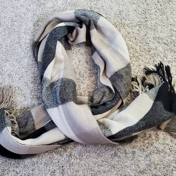 Plaid fringe soft scarf - Picture 1 of 13